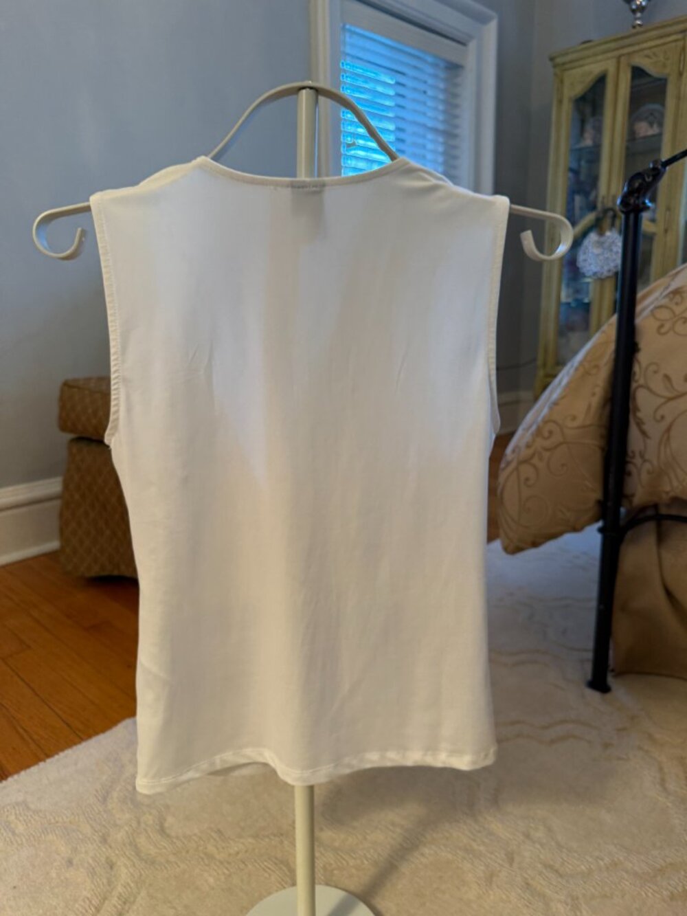 Deep V Ruched Tank Top - Picture 3 of 4